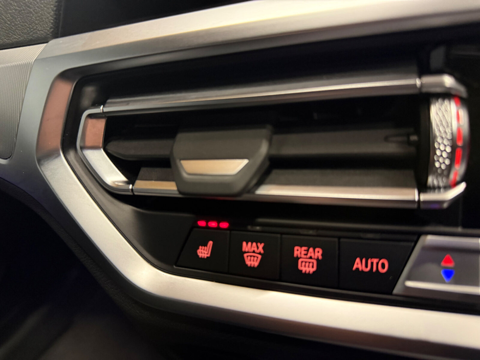 2022 BMW 3 Series - image 16