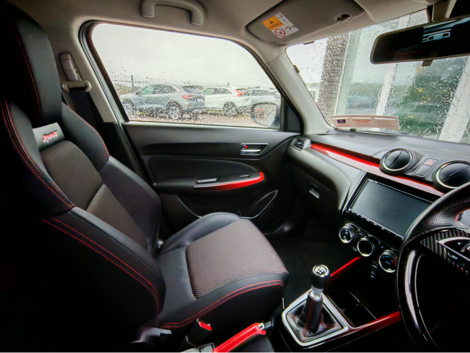 2019 Suzuki Swift - image 2