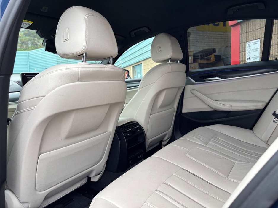 2022 BMW 5 Series - image 13