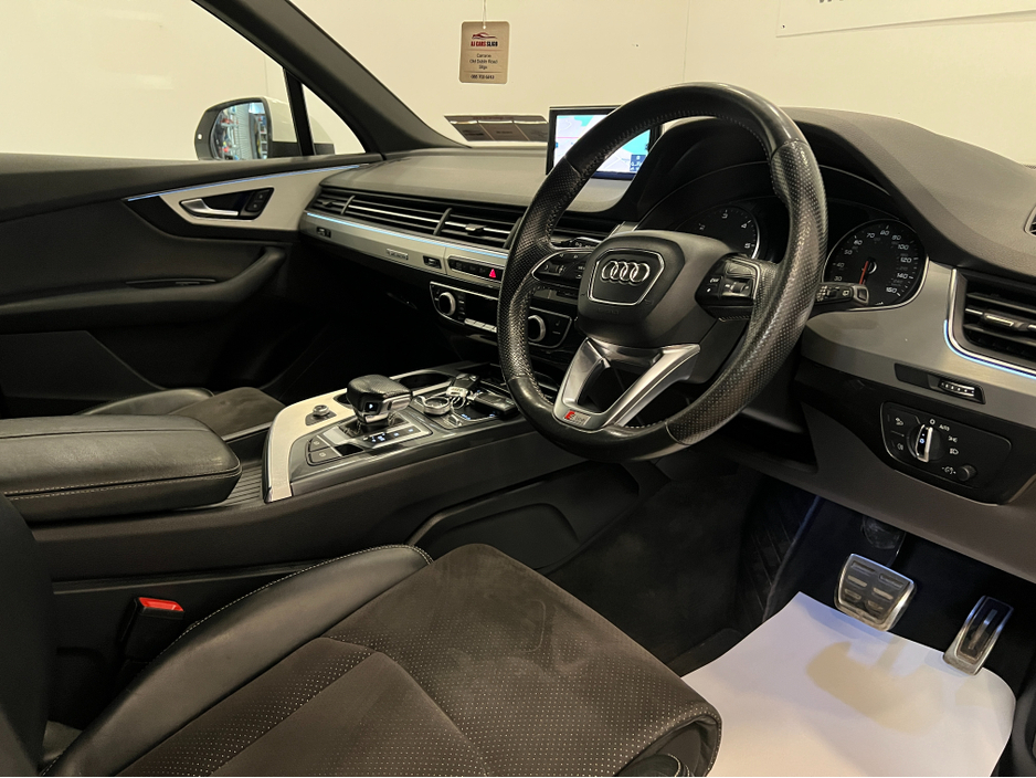 2016 Audi Q7 - image 16