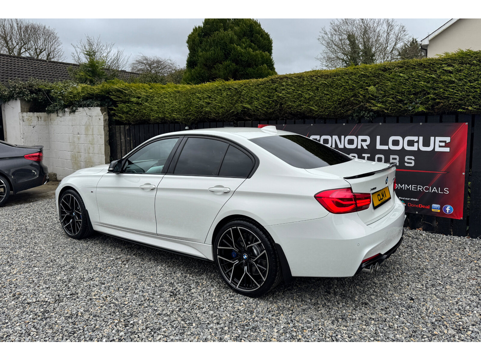 2016 BMW 3 Series - image 9