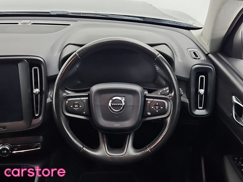 2019 Volvo XC40 - image 18