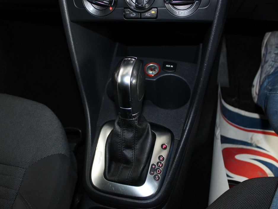 2012 Volkswagen Polo - image 18