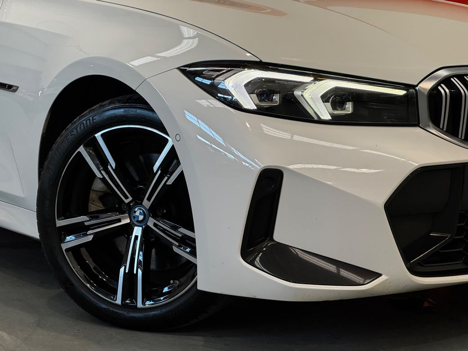 2023 BMW 3 Series - image 4