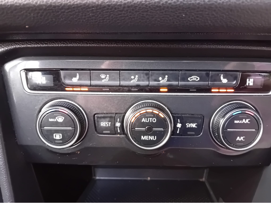 2018 Volkswagen Tiguan - image 28