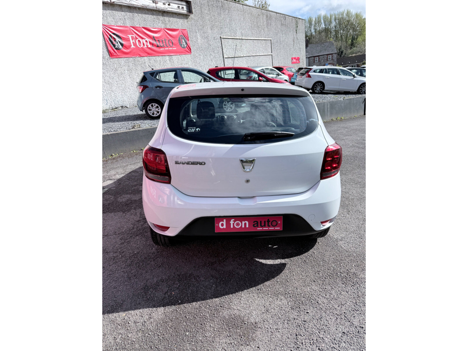 2018 Dacia Sandero - image 9