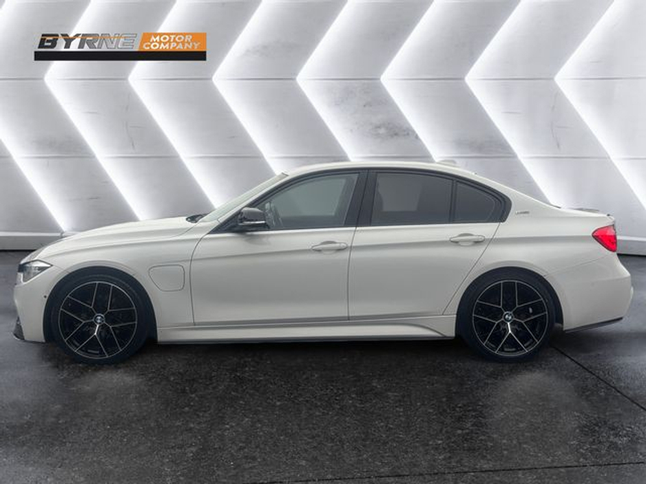 2016 BMW 3 Series - image 2