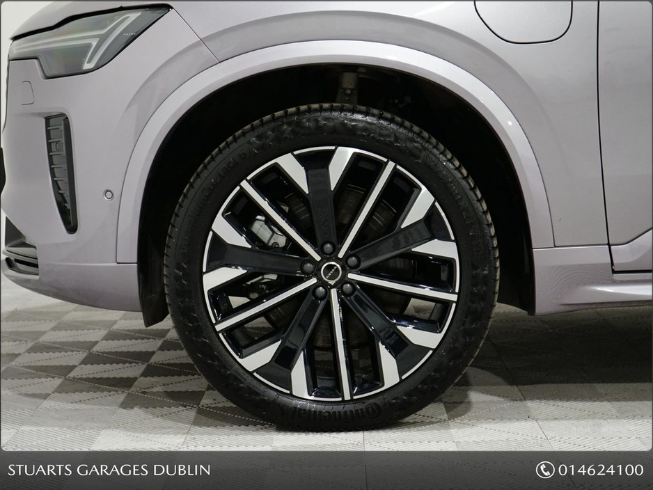 2025 Volvo XC90 - image 9