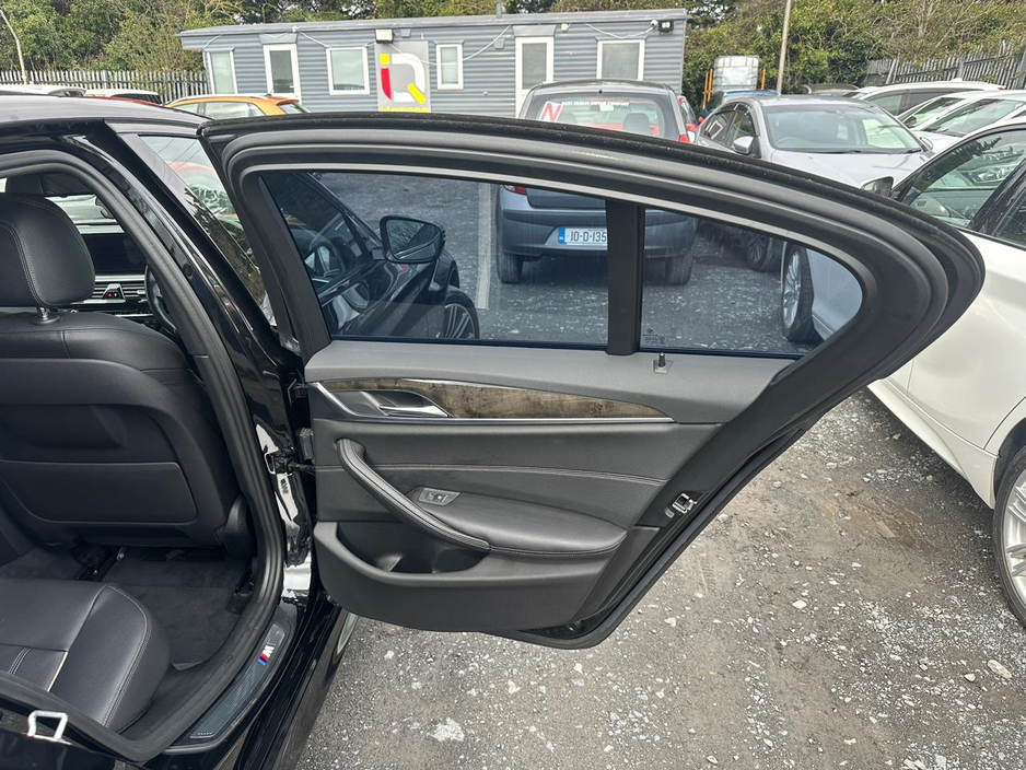 2017 BMW 5 Series - image 11