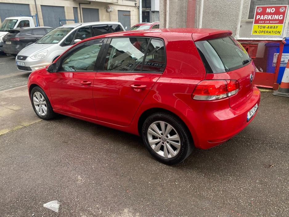 2010 Volkswagen Golf - image 4