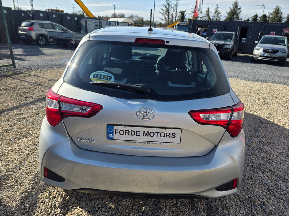 2019 Toyota Yaris - image 5