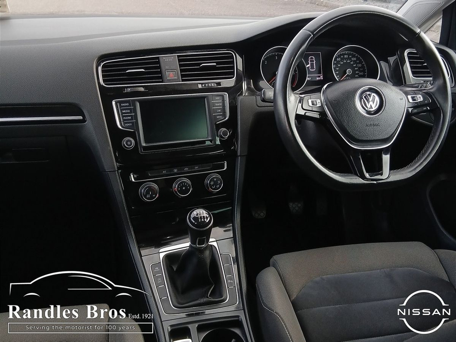 2017 Volkswagen Golf - image 12