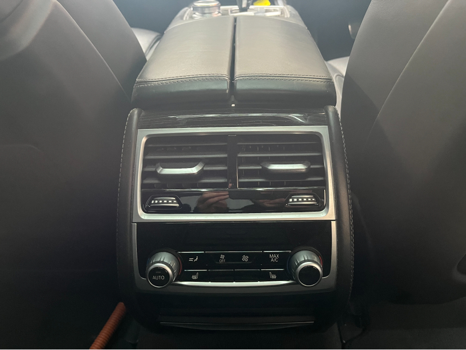 2017 BMW 7 Series - image 15