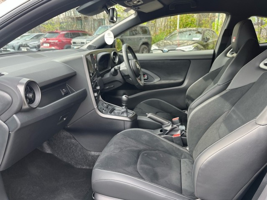 2026 Toyota Yaris - image 6