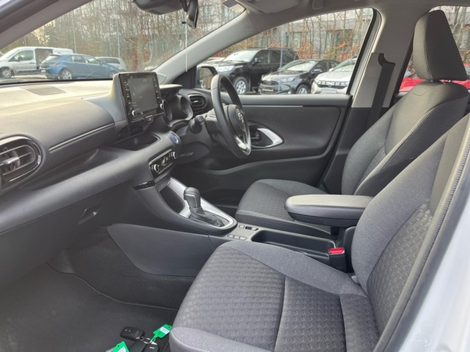 2023 Toyota Yaris YARIS HYBRID LUNA SPORT €24,950