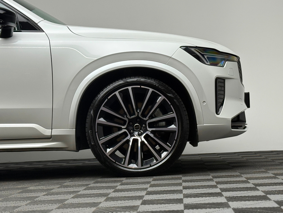 2025 Volvo XC90 - image 9