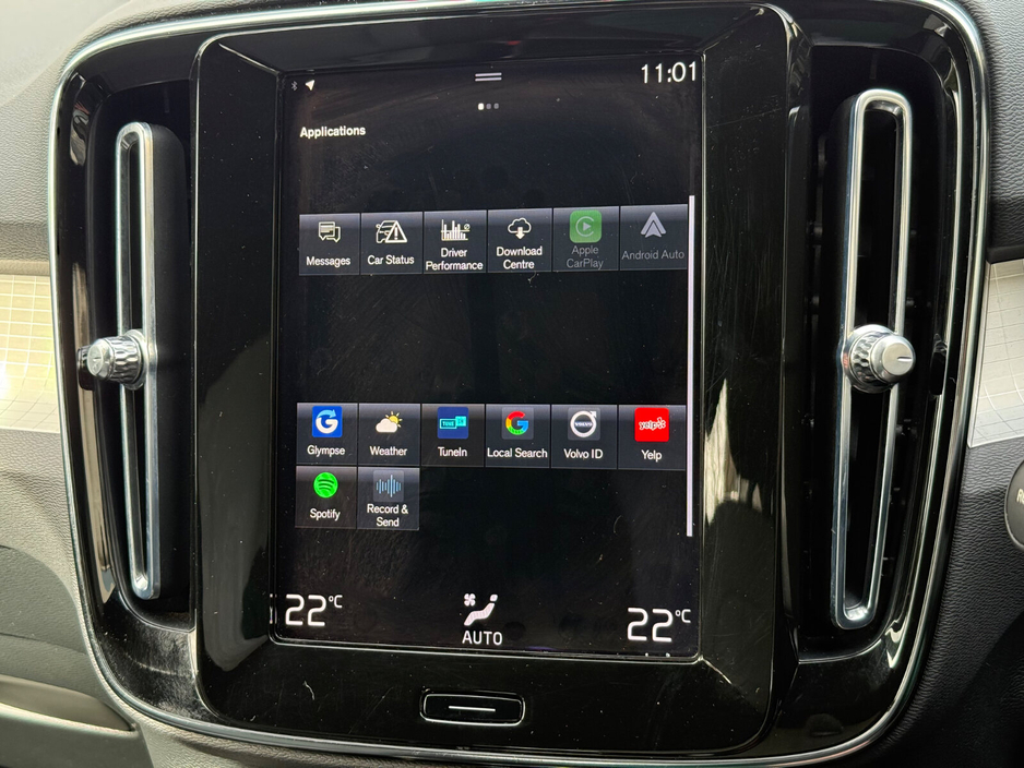 2023 Volvo XC40 - image 18