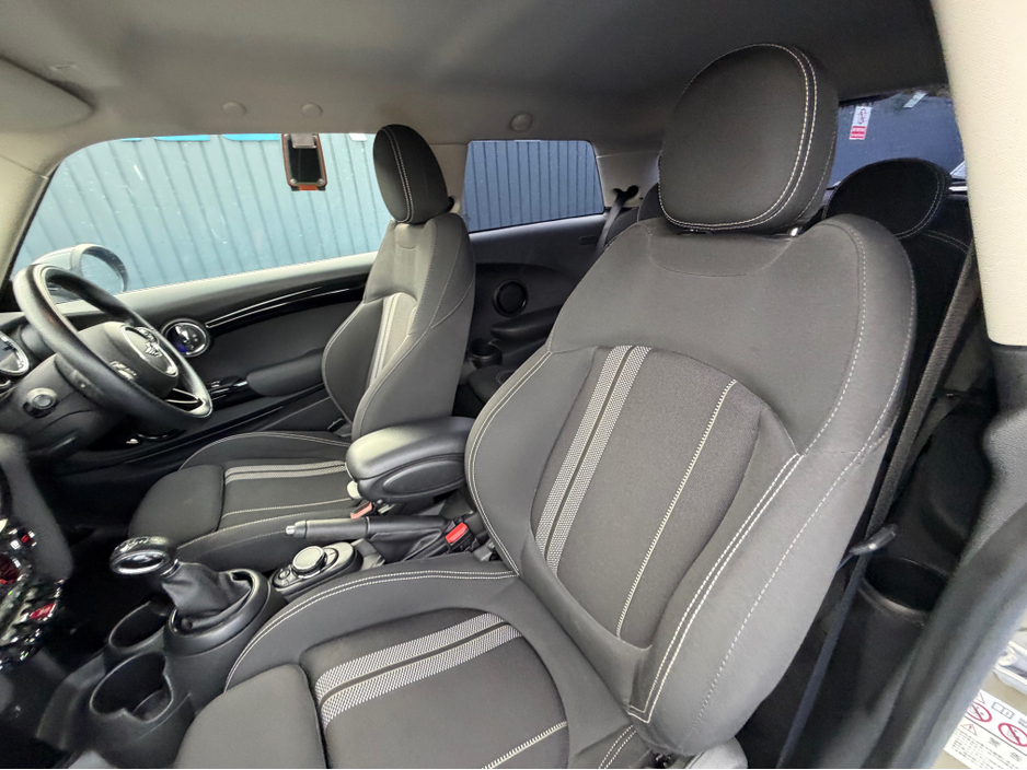 2018 MINI Cooper D - image 37