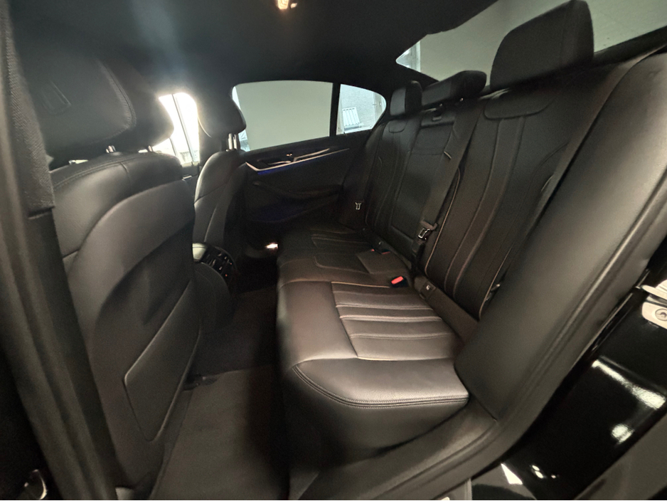 2018 BMW 5 Series - image 9