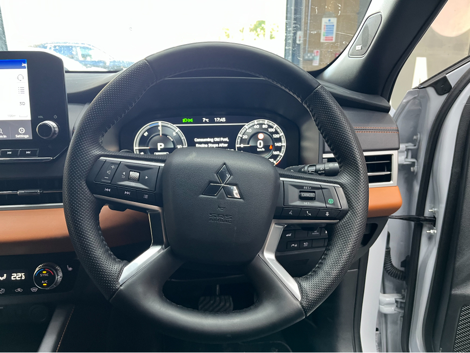 2024 Mitsubishi Outlander - image 10