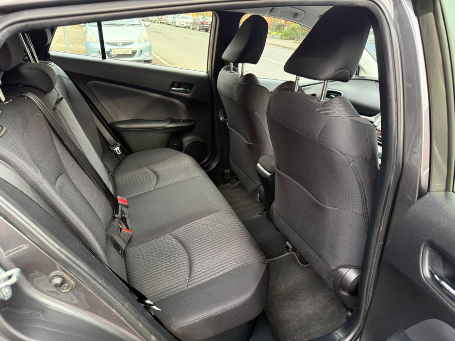 2018 Toyota Prius - image 16