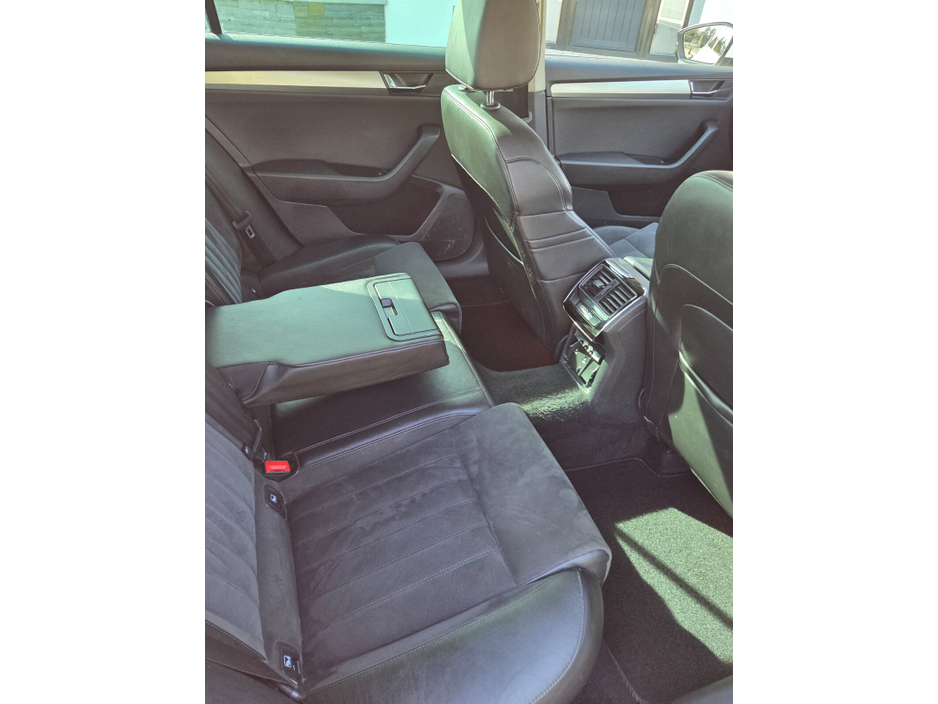 2017 Skoda Superb - image 12