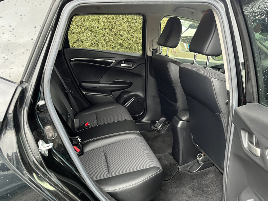 2018 Honda Fit AUTOMATIC HYBRID 1.5 PETROL //HALF LEATHER SEATS//REVERSE CAMERA//KEYLESS ENTRY//ADAPTIVE CRUISE CONTROL// €13,950