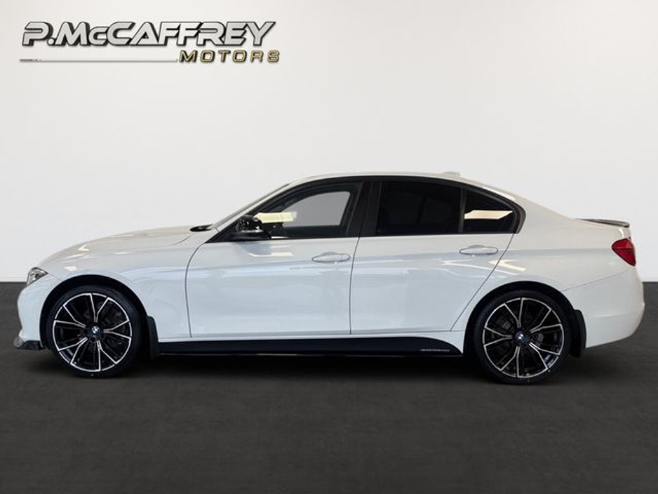 2018 BMW 3 Series - image 8