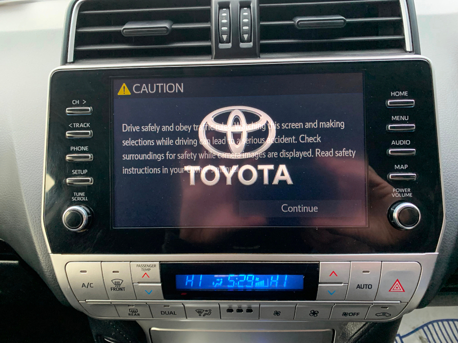 2022 Toyota Landcruiser 2.8 LWB AUTO COMMERCIAL // PRICE EXCL. VAT // GREAT CONDITION // 09/26 CVRT // ONE OWNER // FULL SERVICE HISTORY // €32,479