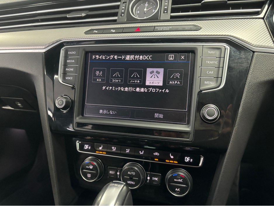 2017 Volkswagen Passat - image 9