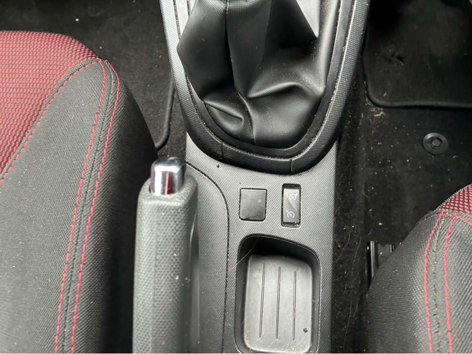 2014 Renault Clio IV EXPRESSION TCE 90 4DR €7,900