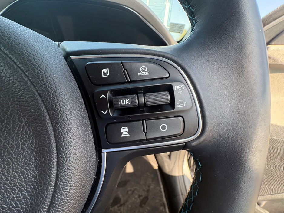 2021 Kia Niro - image 17