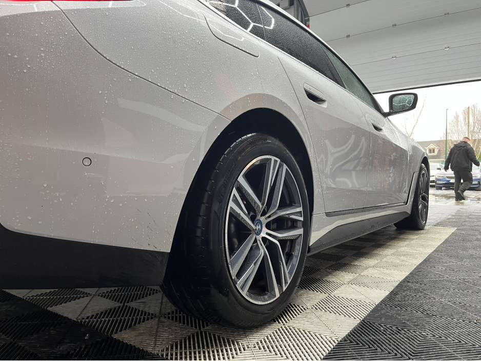 2022 BMW i4 €34950 2022 BMW I4 EDRIVE 40  / CRUISE CONTROL / 360° CAMERA / ELECTRIC MEMORY & HEATED SEATS / AMBIENT LIGHTS / APPLE CARPLAY €34,950