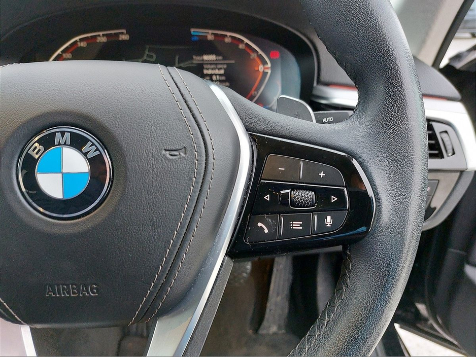 2022 BMW 5 Series - image 18