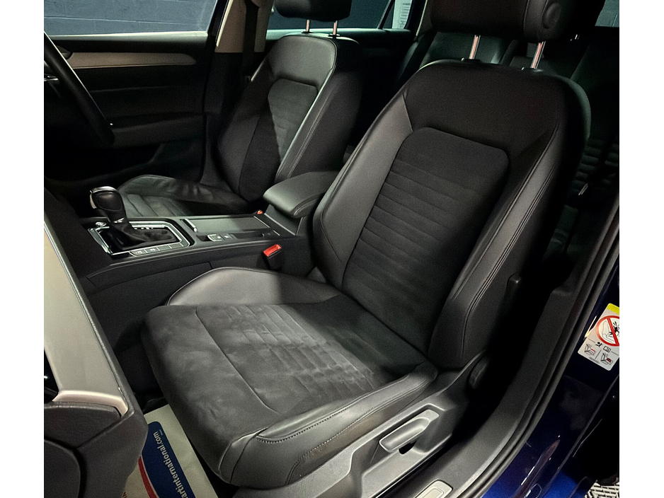 2018 Volkswagen Passat - image 5