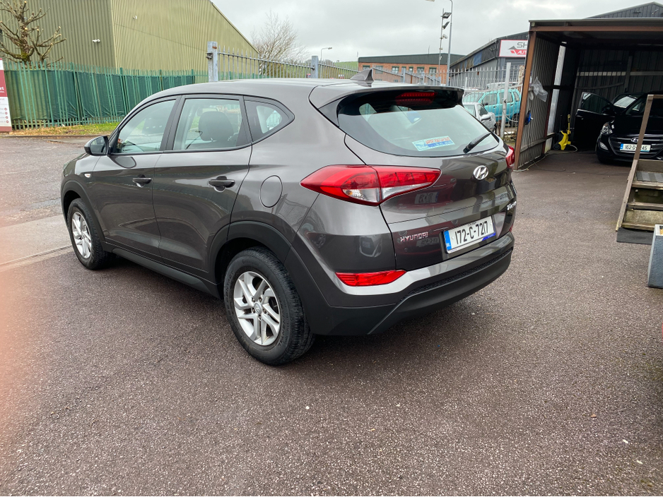 2017 Hyundai Tucson - image 4
