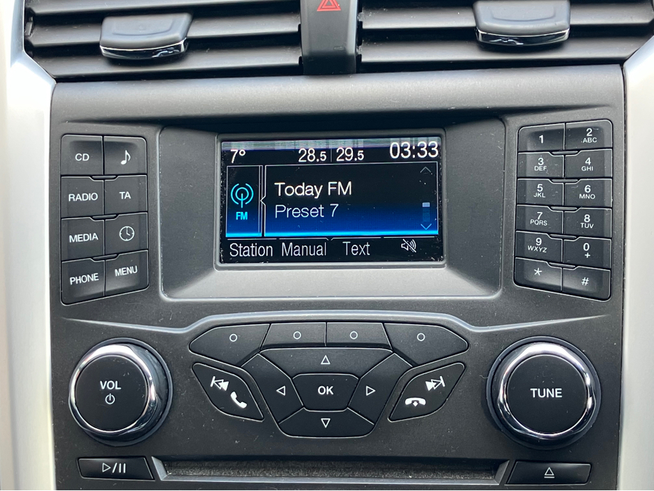 2016 Ford Mondeo - image 12