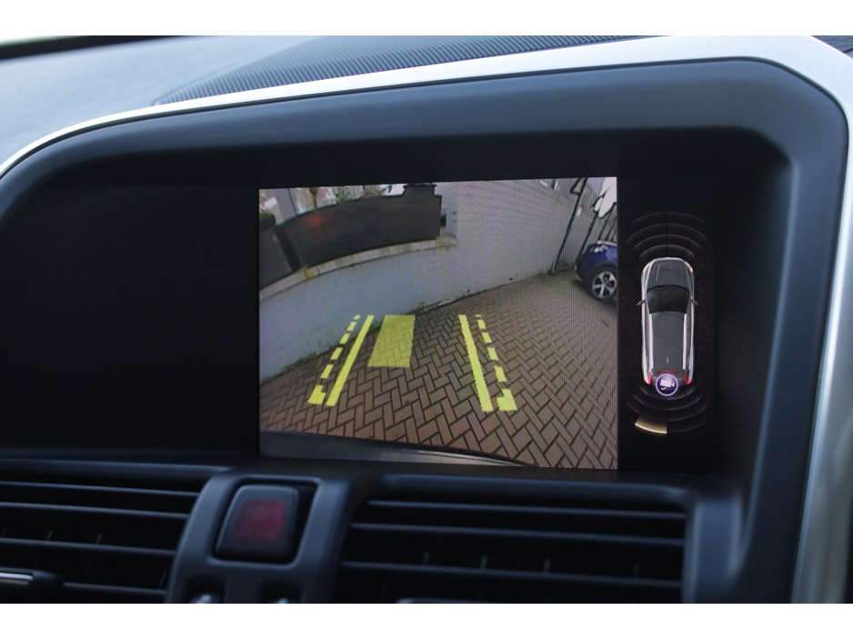 2017 Volvo XC60 - image 16