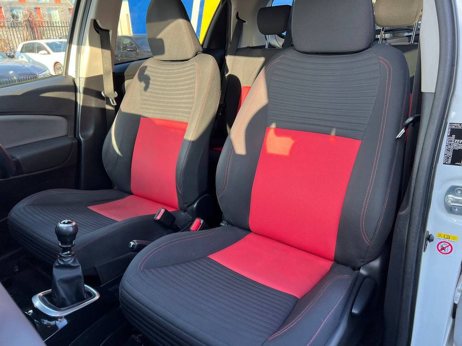 2015 Toyota Yaris - image 6