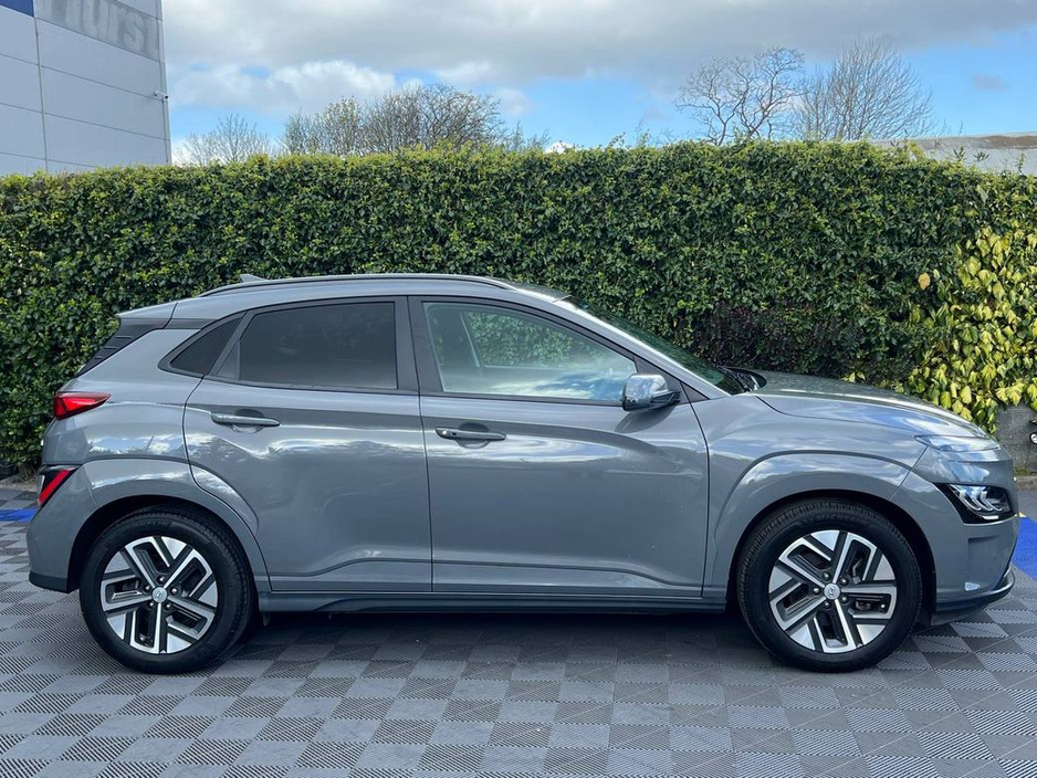 2023 Hyundai Kona - image 2