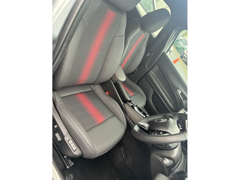 2026 Alfa Romeo Junior Ibrida €44,345