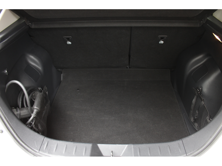 2022 Nissan Leaf - image 19