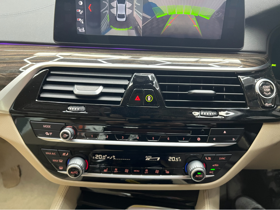 2017 BMW 5 Series - image 26