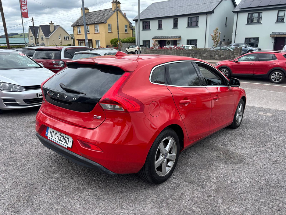 2014 Volvo V40 - image 3