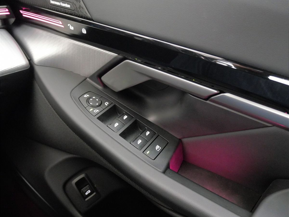 2024 BMW 5 Series - image 21