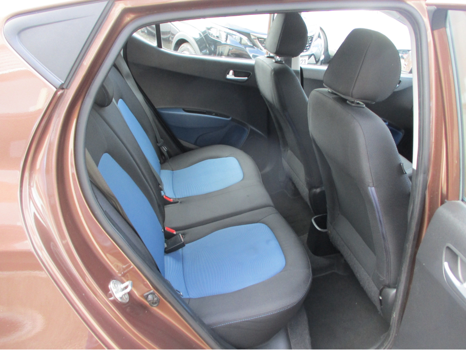 2016 Hyundai i10 - image 9