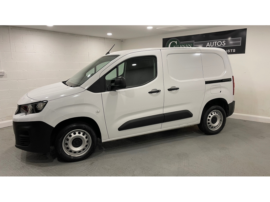 2024 Peugeot Partner - image 14