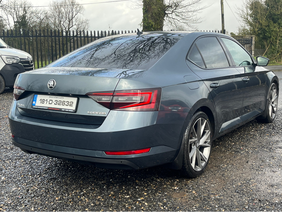 2018 Skoda Superb - image 7