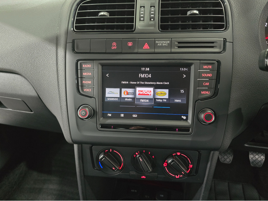 2017 Volkswagen Polo - image 13