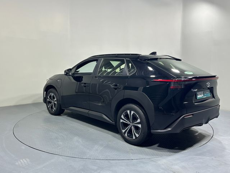 2024 Toyota bZ4X - image 5